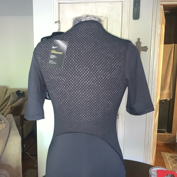 🌺CLOSET CLOSING EVERYTHING MUST GO🌺$23 RETAIL $48🌺NWT NIKE TOP🌺 - Picture 6 of 9